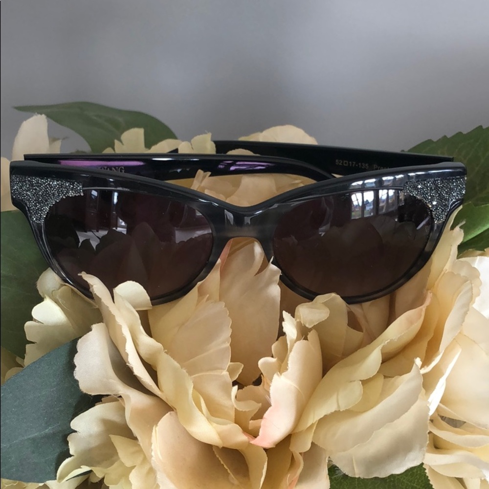 NWOT Vera Wang Presta Sunglasses